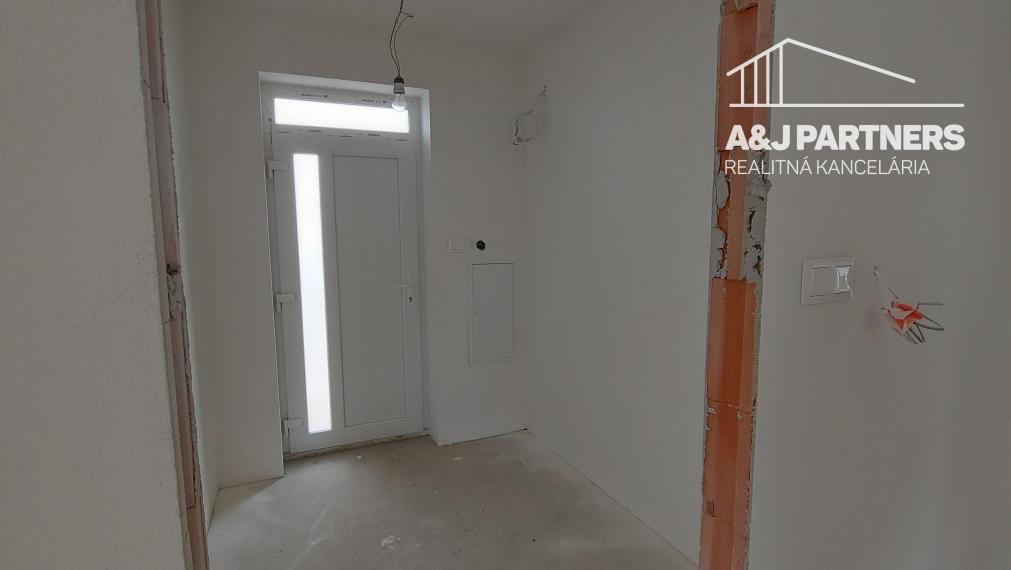 ! NOVÁ CENA! Pekný 4 izbový rodinný dom v Dunajskej Strede