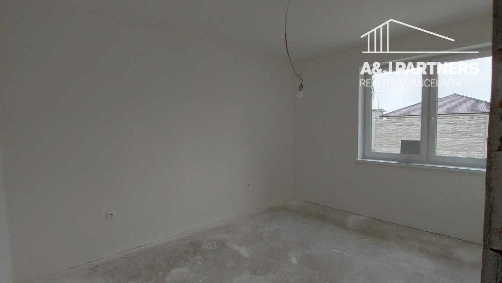 ! NOVÁ CENA! Pekný 4 izbový rodinný dom v Dunajskej Strede