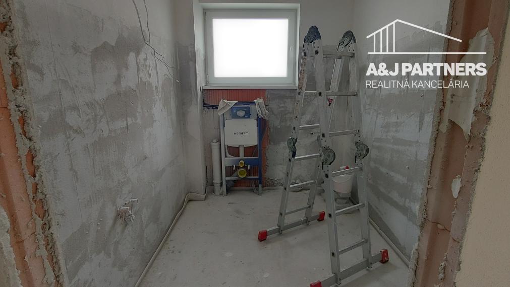 ! NOVÁ CENA! Pekný 4 izbový rodinný dom v Dunajskej Strede