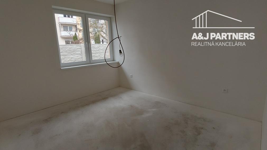 ! NOVÁ CENA! Pekný 4 izbový rodinný dom v Dunajskej Strede