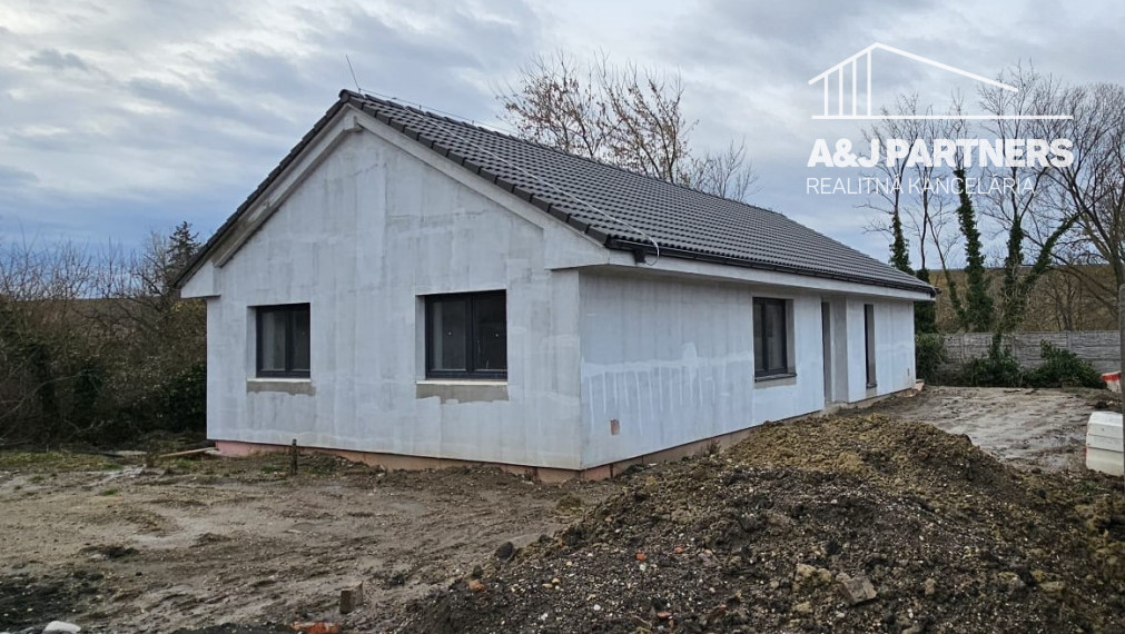 Na predaj skolaudovaný 4 izbový rodinný dom v Hornom Bare