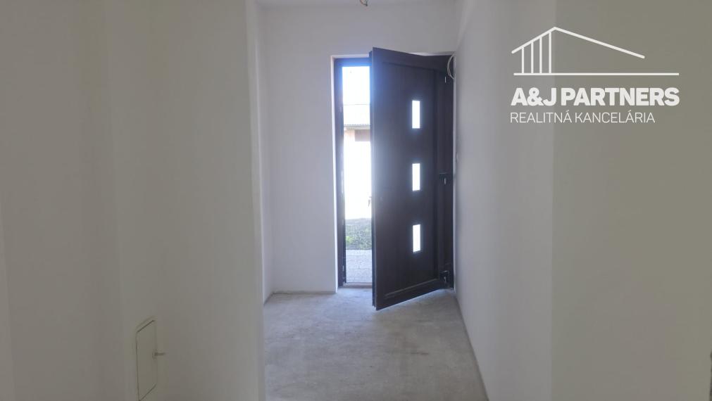 Moderný 4 izbový rodinný dom SO 02 vo Vojke nad Dunajom