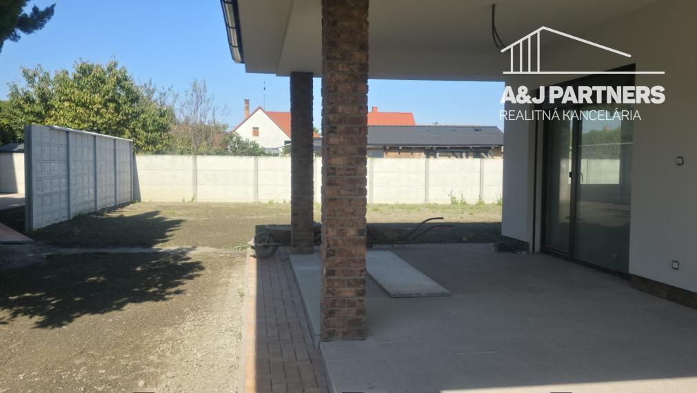 Moderný 4 izbový rodinný dom SO 02 vo Vojke nad Dunajom