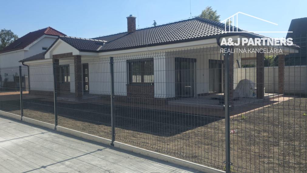 REZERVOVANÉ - ZNÍŽENÁ CENA! Moderný 4 izbový rodinný dom SO 01 vo Vojke nad Dunajom