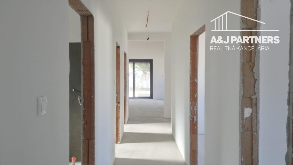 Moderný 4 izbový rodinný dom SO 01 vo Vojke nad Dunajom