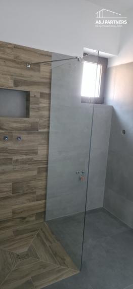 Veľký 5 izbový dvojpodlažný rodinný dom vo Vojke nad Dunajom