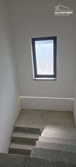 Veľký 5 izbový dvojpodlažný rodinný dom vo Vojke nad Dunajom