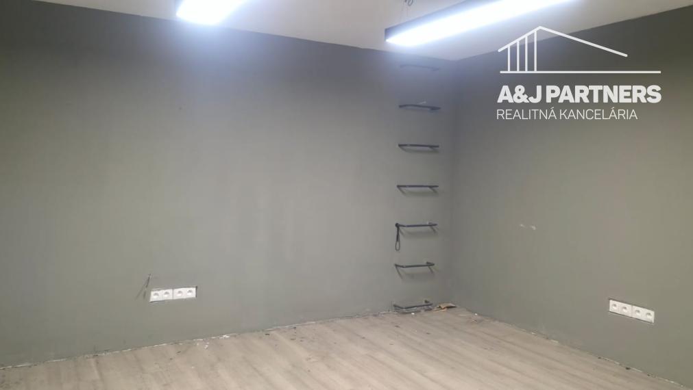 PREDAJ - administratívnych a výrobno-skladových  priestorov v Šamoríne