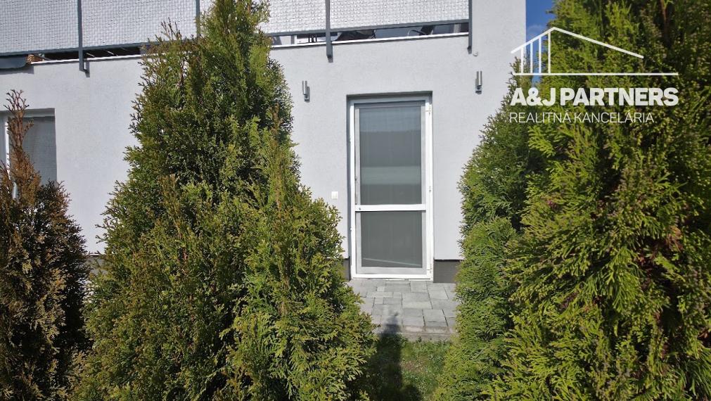 Ponuka dlhodobého prenájmu: Moderný 1-izbový byt v novostavbe (Dobrohošť)