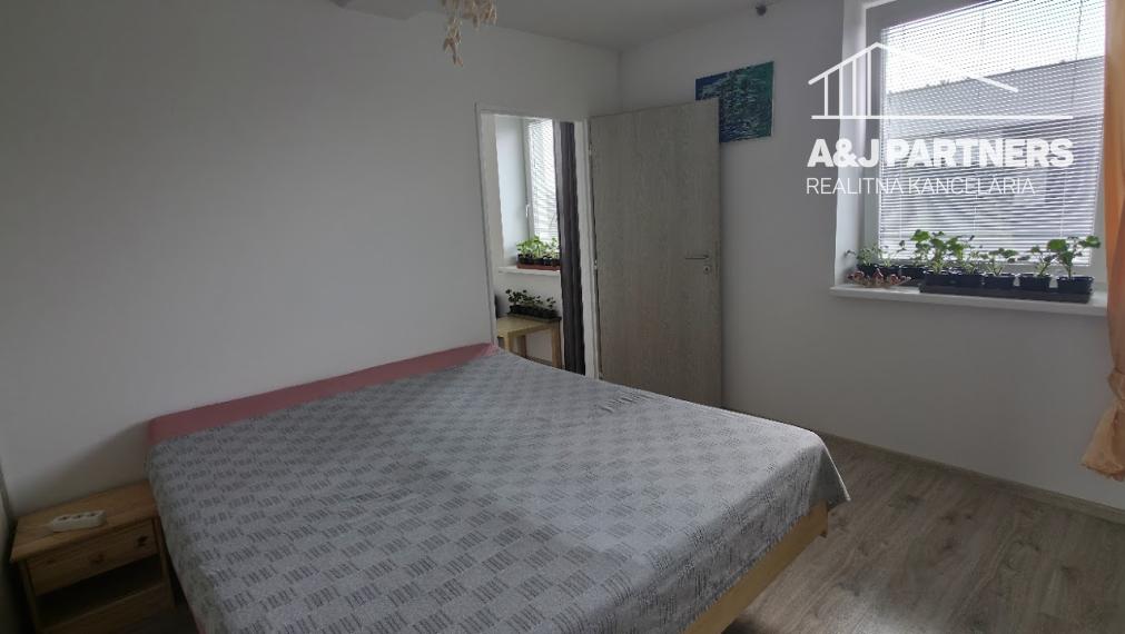 Ponuka dlhodobého prenájmu: Moderný 1-izbový byt v novostavbe (Dobrohošť)