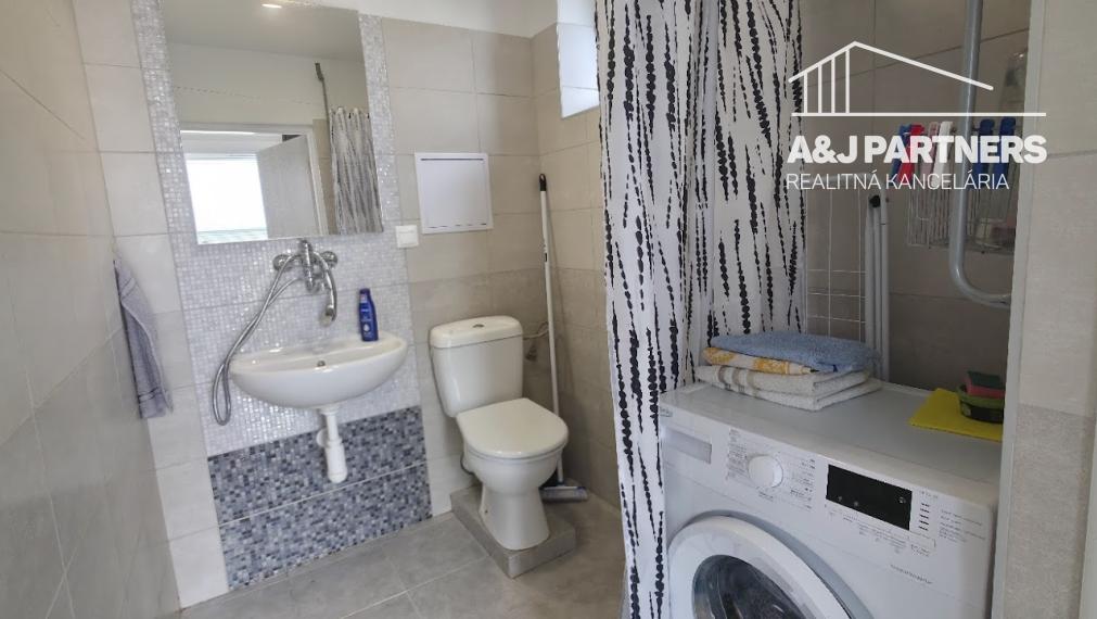 Ponuka dlhodobého prenájmu: Moderný 1-izbový byt v novostavbe (Dobrohošť)