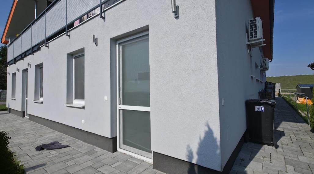 Ponuka dlhodobého prenájmu: Moderný 1-izbový byt v novostavbe (Dobrohošť)