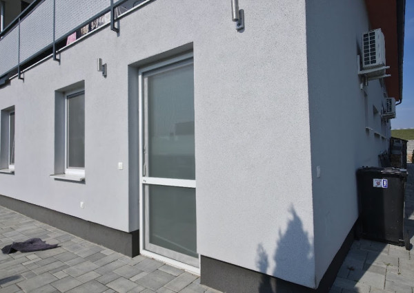 Ponuka dlhodobého prenájmu: Moderný 1-izbový byt v novostavbe (Dobrohošť)