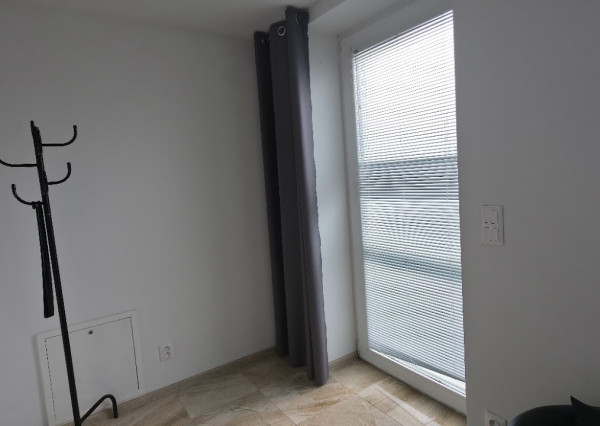 Ponuka dlhodobého prenájmu: Moderný 1-izbový byt v novostavbe (Dobrohošť)